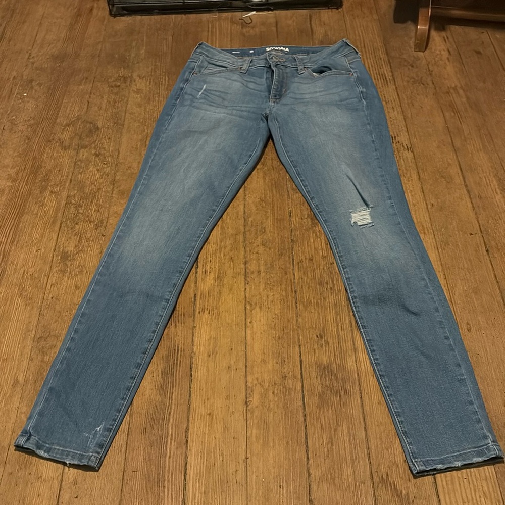 Light wash skinny jeans